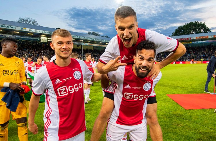 四溢的足球 四溢的足球